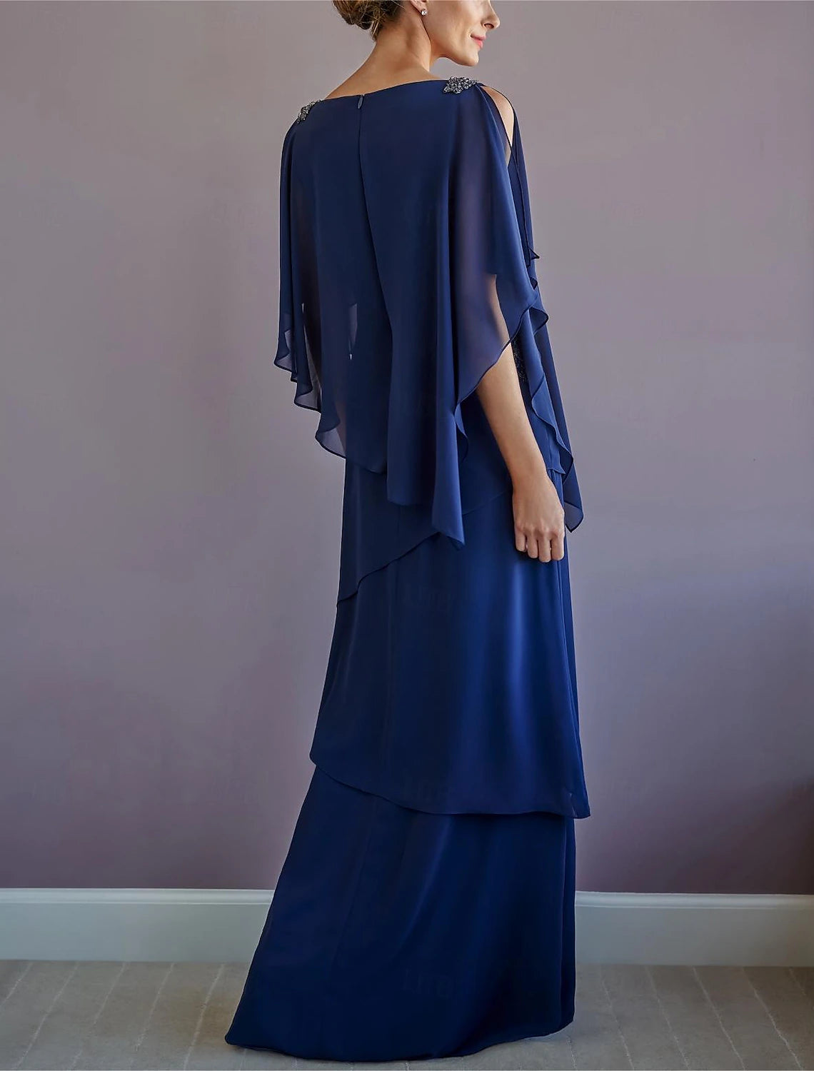 Abito da cerimonia per la madre della sposa, a trapezio, elegante, con scollo a barca, lunghezza al pavimento, in chiffon, mezza manica, con volant e drappeggio a strati